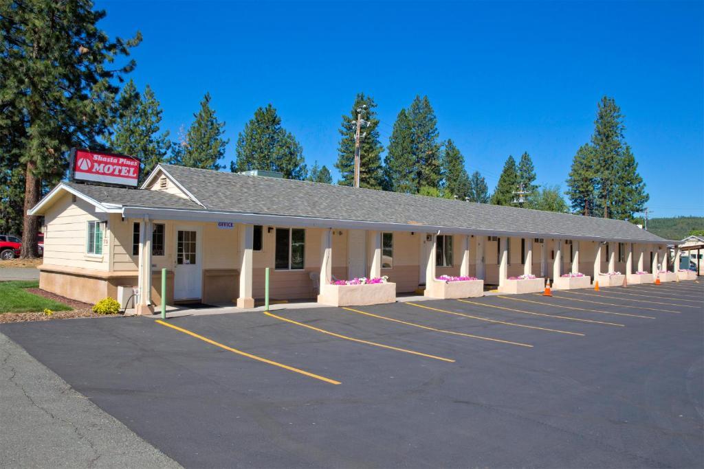 Shasta Pines Motel & Suites Burney Exterior foto