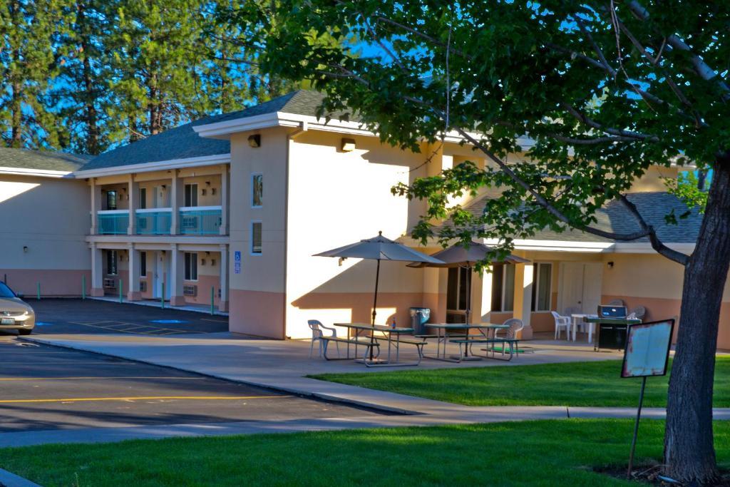 Shasta Pines Motel & Suites Burney Exterior foto