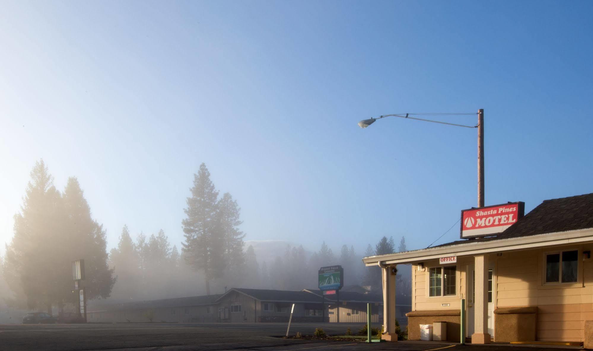 Shasta Pines Motel & Suites Burney Exterior foto