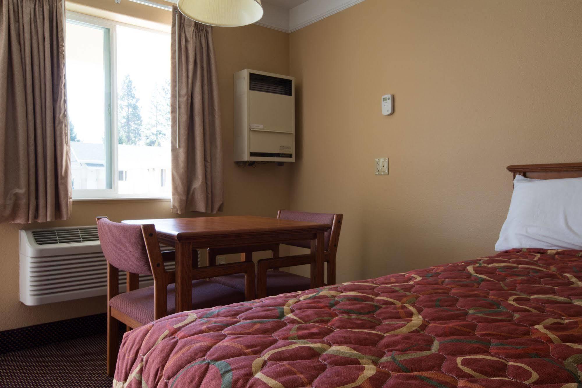 Shasta Pines Motel & Suites Burney Exterior foto