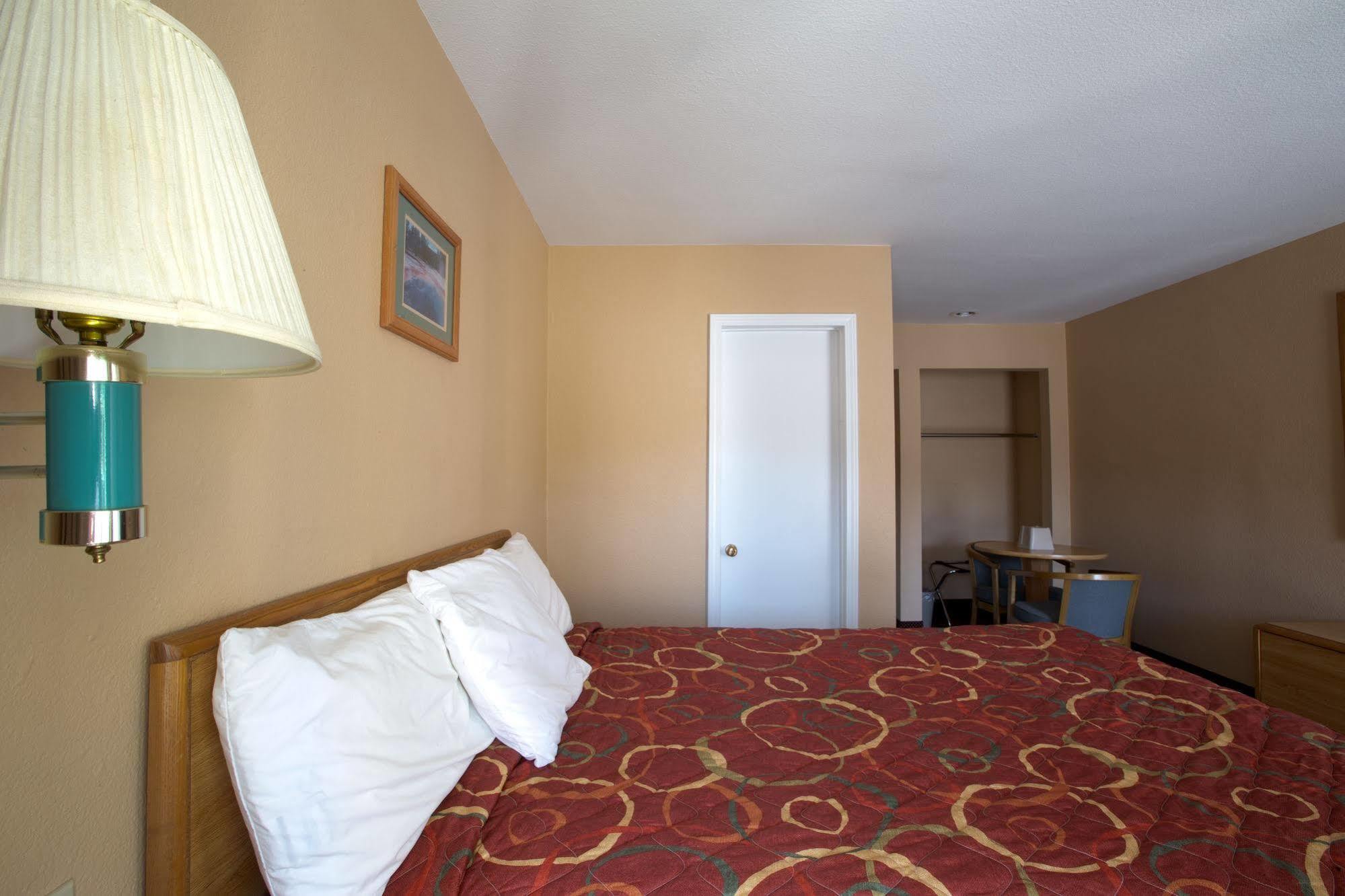 Shasta Pines Motel & Suites Burney Exterior foto